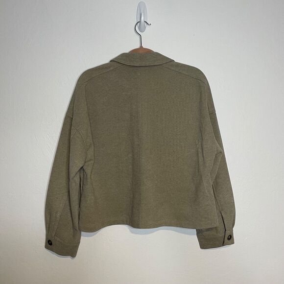 OAT New York Tan double pocket cropped Shacket NWT Size Small - Picture 5 of 5